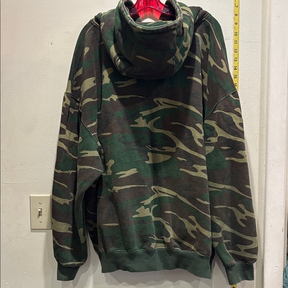 Men's Camouflage Zip-Up Sweater - Picture 3 of 3
